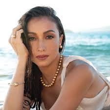 I'M IN LOVE WITH A DOTA PLAYER written by blue_maiden (Tina Lata) Blurb:  Dota Player? Sus walang inatupag yan kung hindi Dota! Dota! Dota! Halos  wala na silang oras sayo. Kaya nga