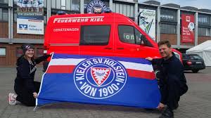 Jun 18, 2021 · gleich drei einsätze in kürzester zeit hielten am freitag, 18. Holstein Kiel On Twitter Rathaus Feuerwehr Und Die Holstein Fans Heute Zeigt Kiel Die Ksv Fahne Nurholsteinkiel Ksvfch 3liga Https T Co Ae0u1o7dzg Twitter