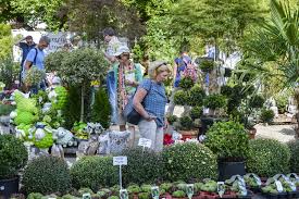 Geronimo hat leider pech, denn über nacht ist sein garten einfach verschwunden. Messe Fur Gartenfreunde Tag Des Gartens Taspo De