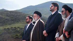 Irn da por muerto al presidente Ebrahim Rais tras estrellarse el  helicptero en el que viajaba