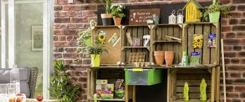 Holzkiste ) unsichtbar, hängend an der wand befestigen. Anleitung So Baust Du Dir Einen Pflanztisch Richtiggut De