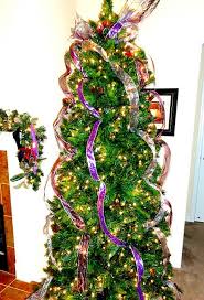 Vertical Ribbon On Christmas Tree I M Thinking This Is The Way I Want To Ribbon On Christmas Tree Christmas Balloon Decorations Christmas Crafts Decorations