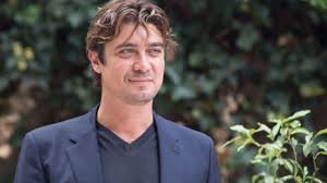 Il ladro di giorni è un film che vede protagonista riccardo scamarcio nelle vesti di un padre criminale, mentre a dare il. Riccardo Scamarcio Primo Compleanno Da Papa Ma Non Chiedetemi Di Mia Figlia Worldmagazine