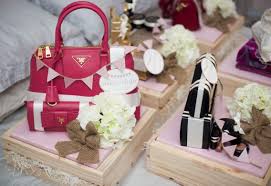 Diy gubahan hantaran coklat kahwin / tunang yang simple 2020 #gubahanhantarankahwintunang. Hantaran Bertunang Nikah Kahwin Style Kayu Blog Sihatimerahjambu