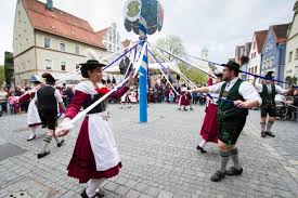 Mai feierlich ein maibaum aufgestellt wird. German Maypole Celebrations Beautiful Maypole Traditions In Germany