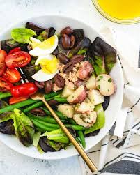 Classic Nicoise Salad Recipe A Couple Cooks Recipe In 2020 Nicoise Salad Recipe Main Dish Salads Nicoise Salad