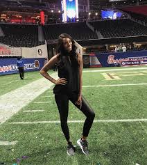 Taylor turned down an offer from espn that would have increased her salary from nearly $1 million per year to almost $5 million at the end of the offer. Chick Chat Go Into Gameday With Espn S Maria Taylor Cnk Daily Chicksnkicks