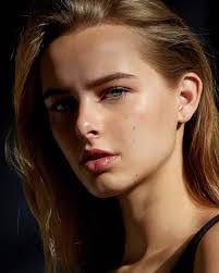 Amber Vos's Instagram, Twitter & Facebook