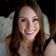 Kara Ruff's Instagram, Twitter & Facebook