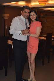 Omul de afaceri marcel toader a murit sâmbătă, 3 august, la vârsta de 56 de ani, din cauza unui infarct, iar una dintre fostele sale soţii, prezentatoarea tv gabriela cristea (44 de ani), a declarat că nu va merge la înmormântarea acestuia. BombÄƒ In Showbiz Gabriela Cristea Si Marcel Toader S Au DespÄƒrÅ£it Spynews Ro