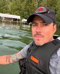 Sporting my Hell Diver Wrangler...