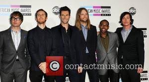 Maroon 5 Make Chart History Contactmusic Com
