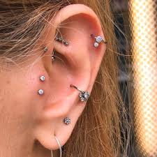 von helix uber tragus bis hin zum heartilage piercing ohrschmuck liegt derzeit voll im trend der neuste hype heisst snug piercing ohrschmuck piercing ohr