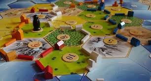 Um espaço pioneiro dedicado a jogos de tabuleiro nasceu em vila do conde, num projeto de dois jovens locais, que regressaram a portugal depois de oito anos emigrados em inglaterra. Cultura De Jogos De Tabuleiro Eurogames E Americangames