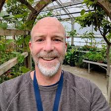 Caitlin Cave's Instagram, Twitter & Facebook