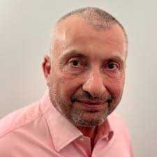 Ich habe einen neuen Job und arbeite jetzt als Head of FX bei Accenture  Song.