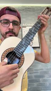 Testando Viola de Imbuia que Vai Viajar para as Arábias