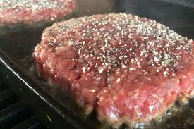 Place the frozen patties on a low heat griddle surface and allow the frozen patties to thaw. 11 Easy Tips For Cooking Burgers On A Griddle And Our Recipe