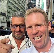 It was great meeting Mayor Michael Stammel of the City of #rensselaer with  @cuginos pizzeria owner Lewis Oliver.…. Lewis set up a great fundraiser for  the seniors to be able to have