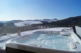 Hot tubs can range in cost depending on their size, type, and features — anywhere from around $300 for a simple inflatable hot tub to over $10,000 for something larger and permanent. How Much Does It Cost To Run A Hot Tub In Winter Aqua Living Factory Outlets
