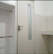 Pvc atau poly vinyl chloride adalah produk plastik sintetis yang paling banyak diproduksi. Jual Pintu Kamar Mandi Pvc Lux Kaca Es Engkol Terbaru Juni 2021 Blibli