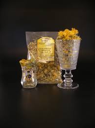 The flower petals of the calendula plant, or marigold, have been used for medicinal purposes since at least the 12th century. Gul E Hamisheh Bahar Dried Marigold Flowers Calendula Persepolis