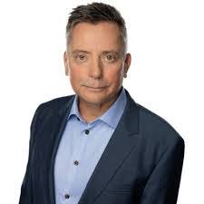 Brett Reader's Instagram, Twitter & Facebook