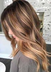 Dunkelblond Mit Highlights Schon 20 Atemberaubende Braune Haare Balayage Frisuren Haarfarbe Balayage