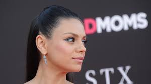 Mila kunis is an american actress who began her career by appearing in several television series and commercials before playing jackie burkhart on the television series that '70s show.in december 1999, she began voicing meg griffin on the animated series family guy.subsequent film roles included mona sax in max payne, solara in the book of eli, jamie in friends with benefits, lori in the. Mila Kunis S Cool Half Up Hairstyle Allure