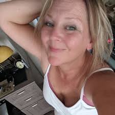 Vanessa Lux (@Bizzee_Gal)