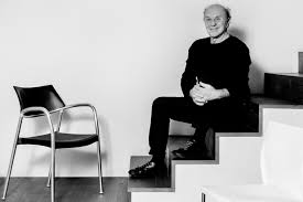 Its minimalist and expressive designs have received numerous prizes and awards. Jorge Pensi