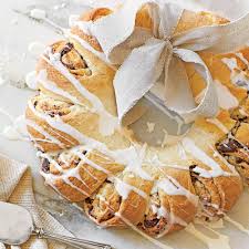 This christmas wreath bread recipe makes a pretty holiday bread made with your choice of dried fruit. Christmas Bread Wreath Recipe Christmas Bread Wreath Recipe Cook Me Recipes It Not Only Looks Amazing But Tastes Like It Came Out Of A High End Roda Dunia