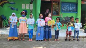 Anak pramuka perempuan semaphore buku mewarnai anak warna. Usir Kebosanan Dirumah Mahasiswa Kkn Gelar Lomba Mewarnai Edukasi Covid 19 Secara Daring Universitas Negeri Malang Um