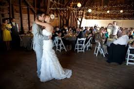 Diy Barn Wedding In Maryland At The Tea Barn Rustic Wedding Chic Barn Wedding Wedding Rustic Chic Wedding