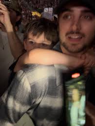 Low quality pictures a HIGH quality time with the family🖤 from the suite  to the floor big thank you to @bensonboone & his team for making it such a  memorable night✨✨