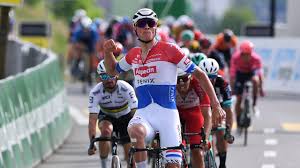 Mathieu van der poel may have narrowly missed out on a second tour of flanders title, as kasper asgreen took an upset sprint victory against the by far the most impressive was van der poel's ride on the 'oude kwaremont wall' segment (2.79km at 3.5 per cent), as he averaged 483w (6.44w/kg) for. Mathieu Van Der Poel Wins Again To Take Tour Of Suisse Lead After Beating Christophe Laporte And Julian Alaphilippe Portal4sport