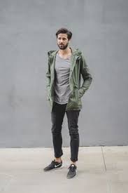 Die jeans ist die wohl beliebteste hose der welt! Wie Schwarze Niedrige Sneakers Mit Schwarzer Jeans Zu Kombinieren 240 Herren Outfits 2021 Lookastic