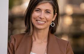 Carrie Fox's Instagram, Twitter & Facebook