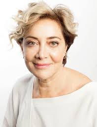 Hoje celebramos o aniversário de Tilbe Saran! 🎂🎉 A talentosa actriz  completa hoje 58 anos de vida. Deixe aqui no facebook do seu canal a sua  mensagem de parabéns. E não se