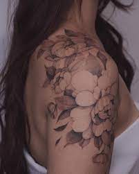 Artista Del Tatuaje De Barcelona En Instagram A Mano Alzada Reserva Es Abierta En Barce Floral Tattoo Shoulder Tattoo Artists Feminine Shoulder Tattoos