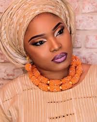 Halima atete tasiyi sabuwar motar milion 3. Halima Abubakar Returns With Traditional Wedding Themed Photos