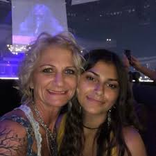 Regina Palone (@roho1977)