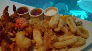 chart house fresh seafood with gigantic aquarium in las vegas