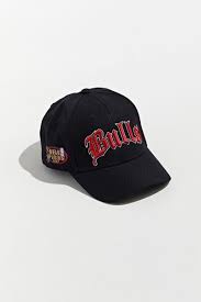 Mitchell Ness Old English Chicago Bulls Snapback Hat In 2021 Chicago Bulls Snapback Hat Snapback Hats Mitchell Ness