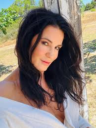 DAS LEBEN IST ZU KURZ, UM ES NICHT ZU GENIESSEN UM SO ZU LEBEN, WIE ANDERE  ES GERN VON DIR HÄTTEN UM NORMAL ZU SEIN UM SICH ZU ÄRGERN WAS ANDERE ÜBER