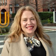 Deborah Reisinger's Instagram, Twitter & Facebook