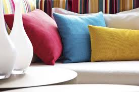 مخدات الكنب والانتريه من العناصر المهمة فى إظهار ديكور المكان وخاصة كنب الجلوس بيتك احلى