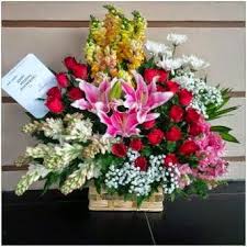 Gereja itu sangat unik dengan bentuknya yang khas dan tradisional. Toko Bunga Ghunflorist Hiasan Meja Bunga Toko Bunga Bunga