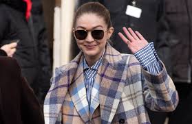 Hadid eventually returned to modeling in 2011. Gigi Hadid Unterstutzt Das Somalische Model Halima Aden