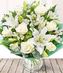 Our wide range of fresh flowers and flower gifts ensure that every occasion and personal floral preference is covered. Christmas Flowers Plants Free Chocolates Eflorist